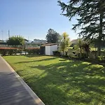 Petit Maison Alem da Ribeira