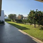 Petit Maison Alem da Ribeira