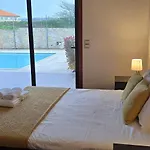 Nyaraló Petit Maison Alem da Ribeira