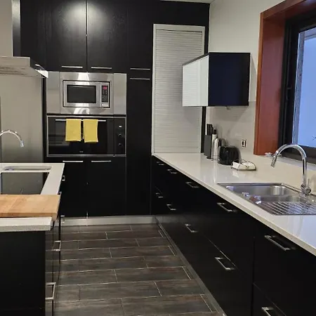 Petit Maison Alem da Ribeira