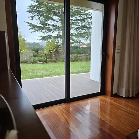 Petit Maison Alem da Ribeira