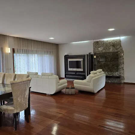 Petit Maison Alem da Ribeira