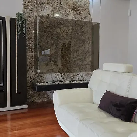 Petit Maison Alem da Ribeira