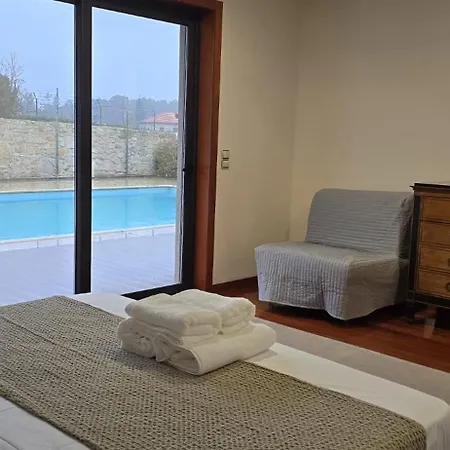 Petit Maison Alem da Ribeira