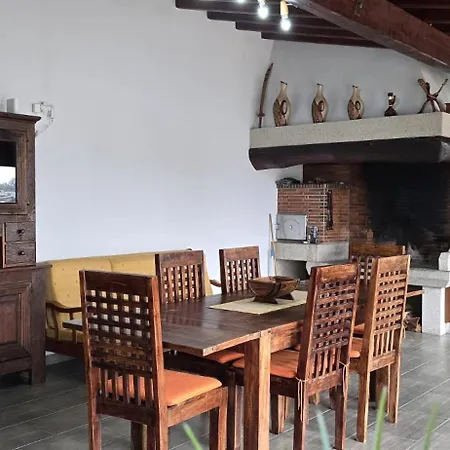 Petit Maison Hébergement de vacances Alem da Ribeira