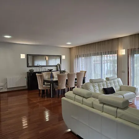 Petit Maison *