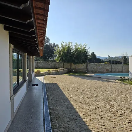 Petit Maison Alem da Ribeira