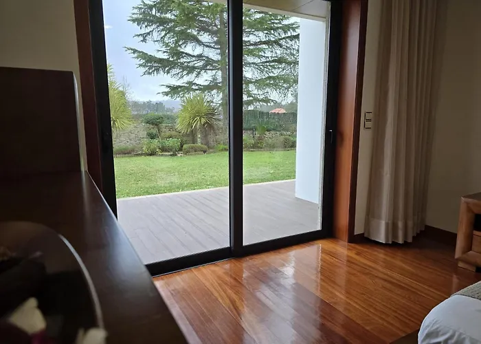 Petit Maison Alem da Ribeira