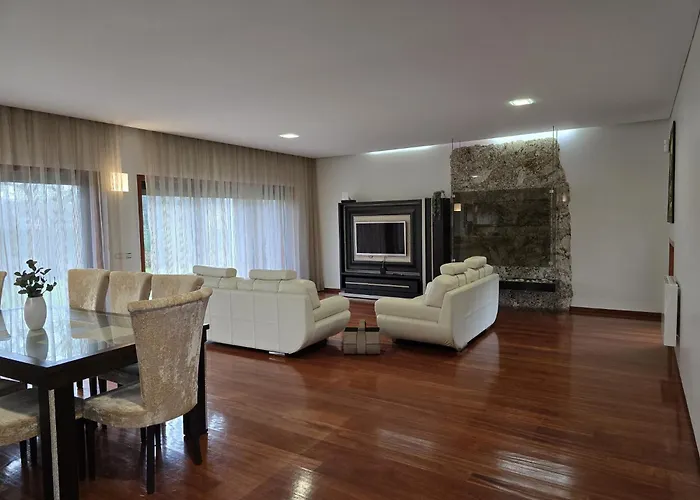 Petit Maison Alem da Ribeira