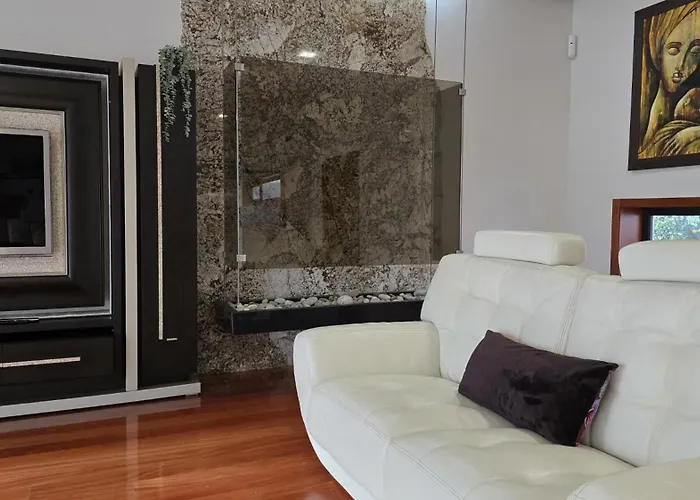 Petit Maison Alem da Ribeira