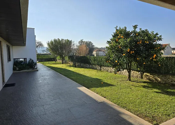 Petit Maison Alem da Ribeira